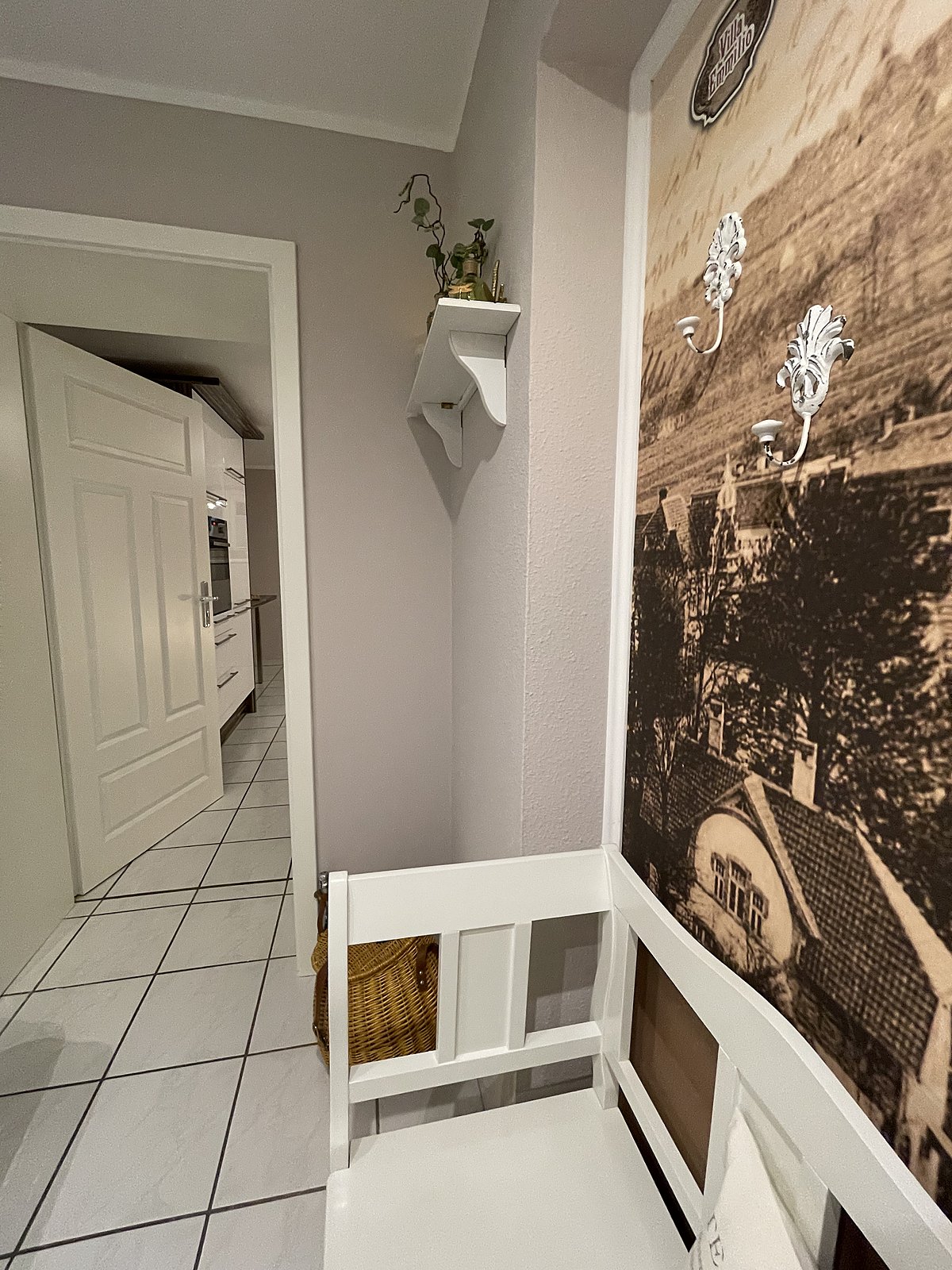 Diele der Souterrain-Wohnung der Villa Emmilio