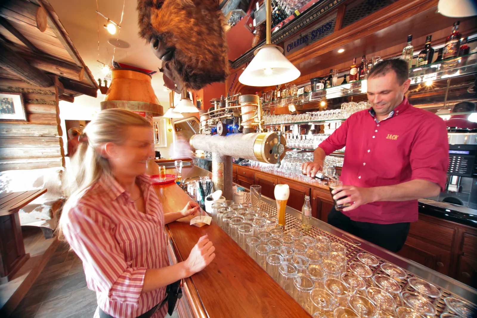 Herzlicher Service an der Bar von Jack & Richie's