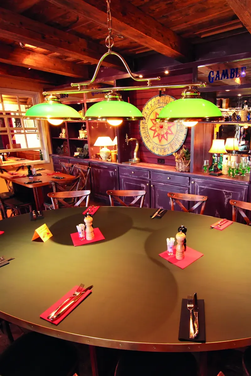 Festlich eingedeckte Tafel im Gamble-Bereich